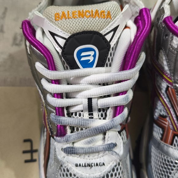 Balenciaga Color-Blocked Chunky Sneakers - Picture 3 of 8